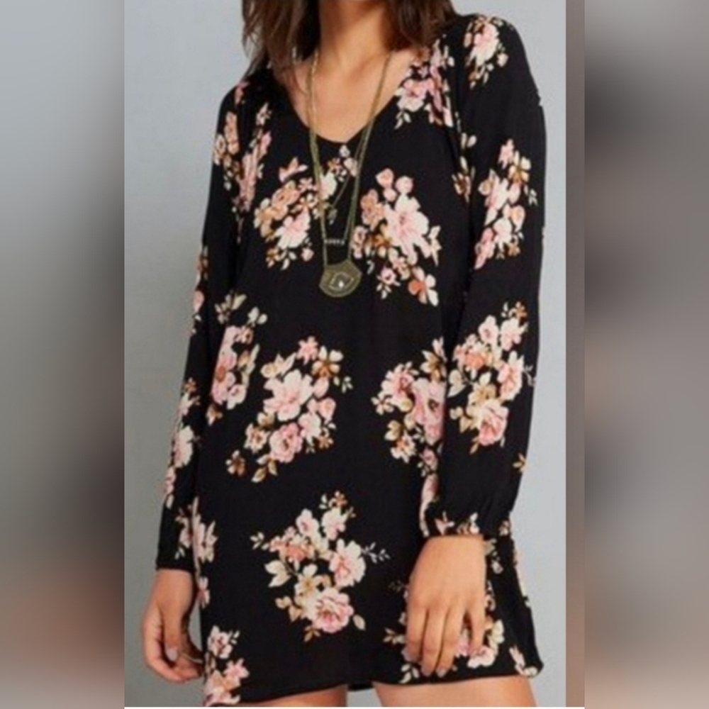Floral Tunic / Mini Dress with cutout back. Size Medium.